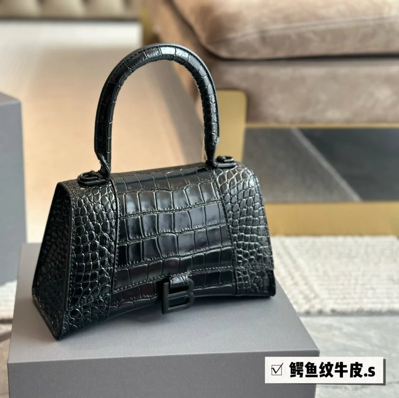 Balenciaga Hourglass 3