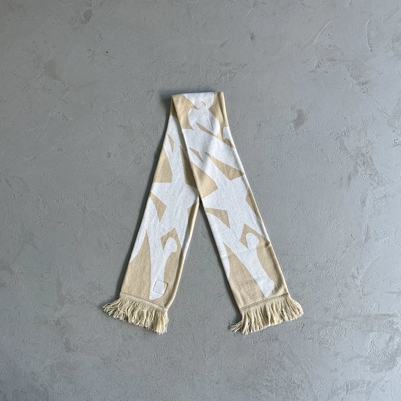 39¥ beige and white scarf