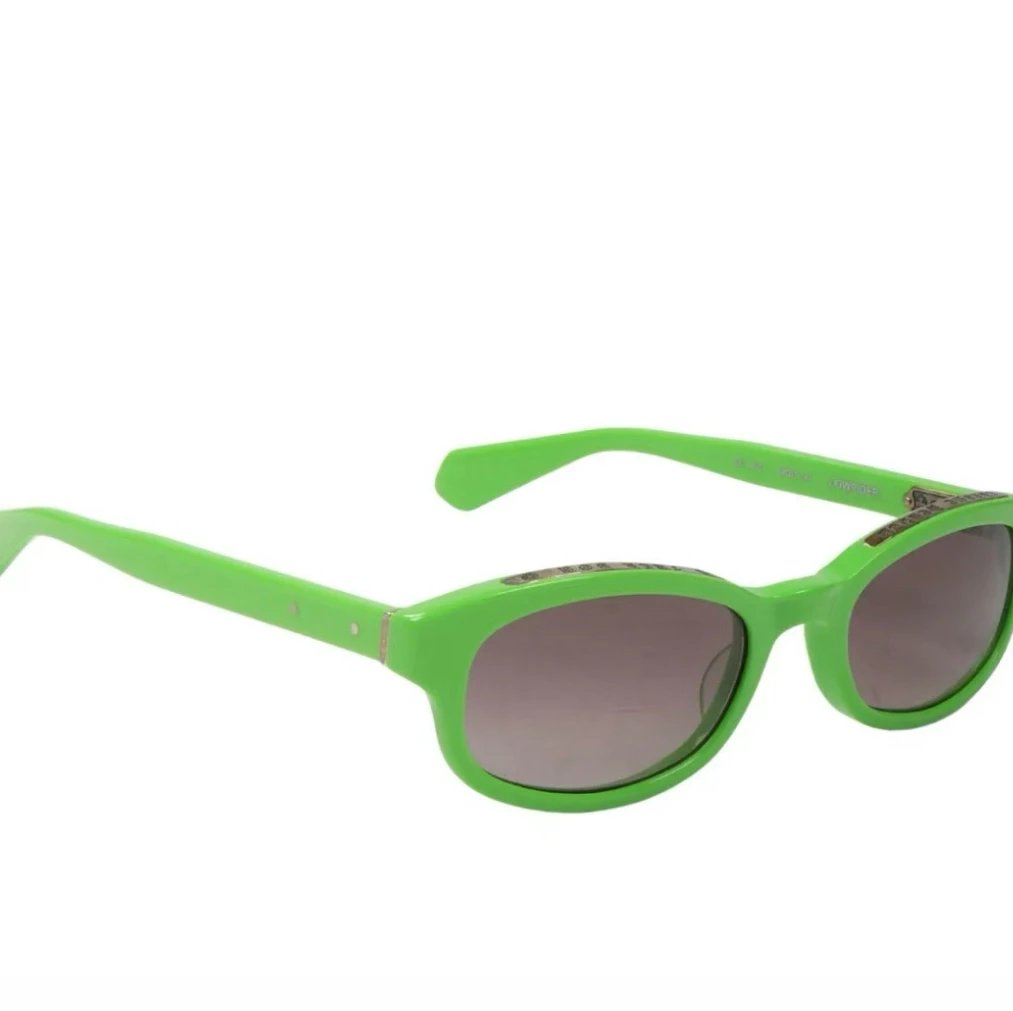 Green frame gray