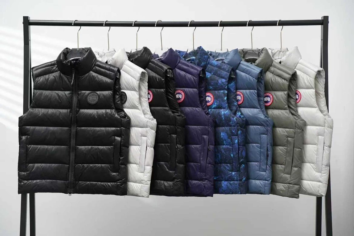 Canada D Goose 2229 standing collar down vest