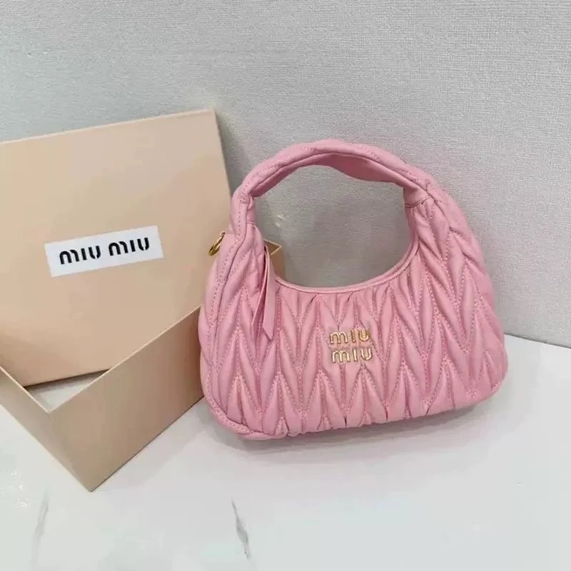 miumiu粉色