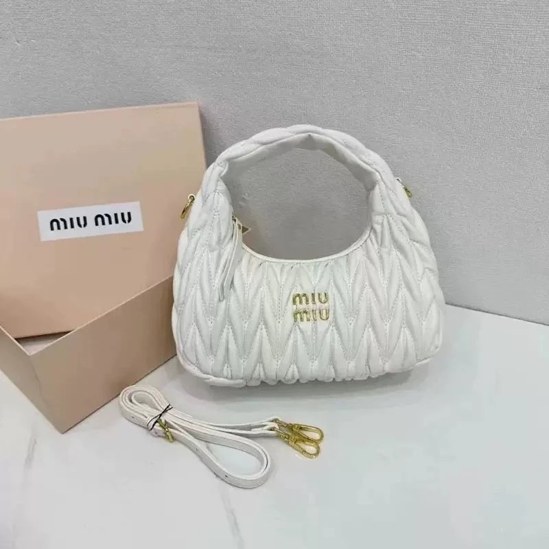 miumiu白色