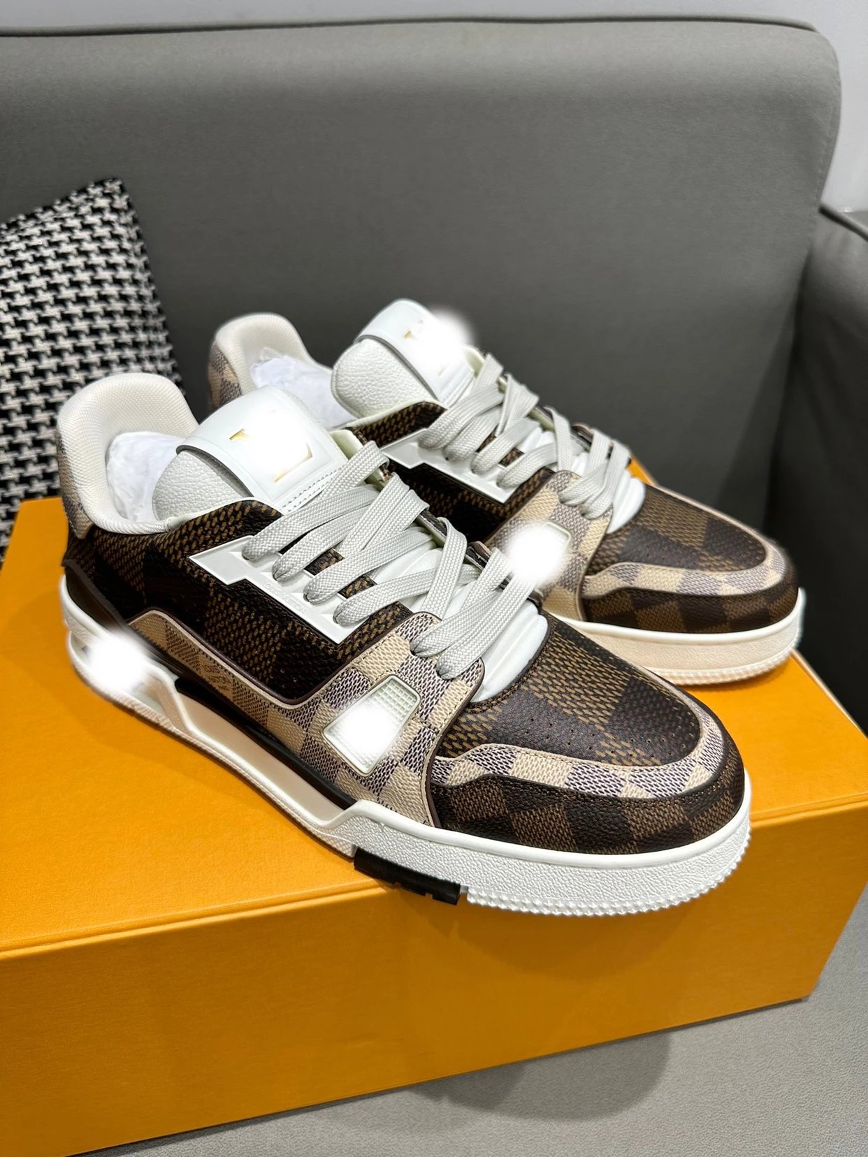L1 Checkered Pattern Shoes photo 4