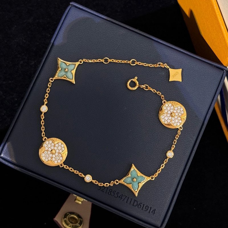 Bracelet from Vogue Square