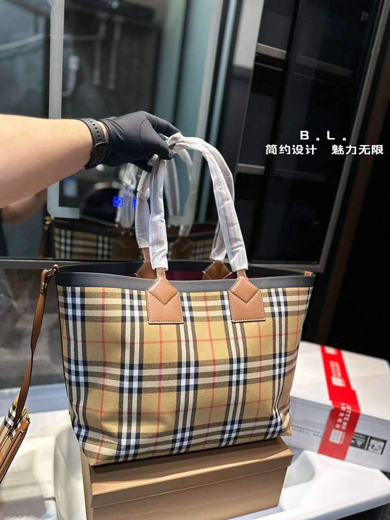 Shopping bag from Vogue Square