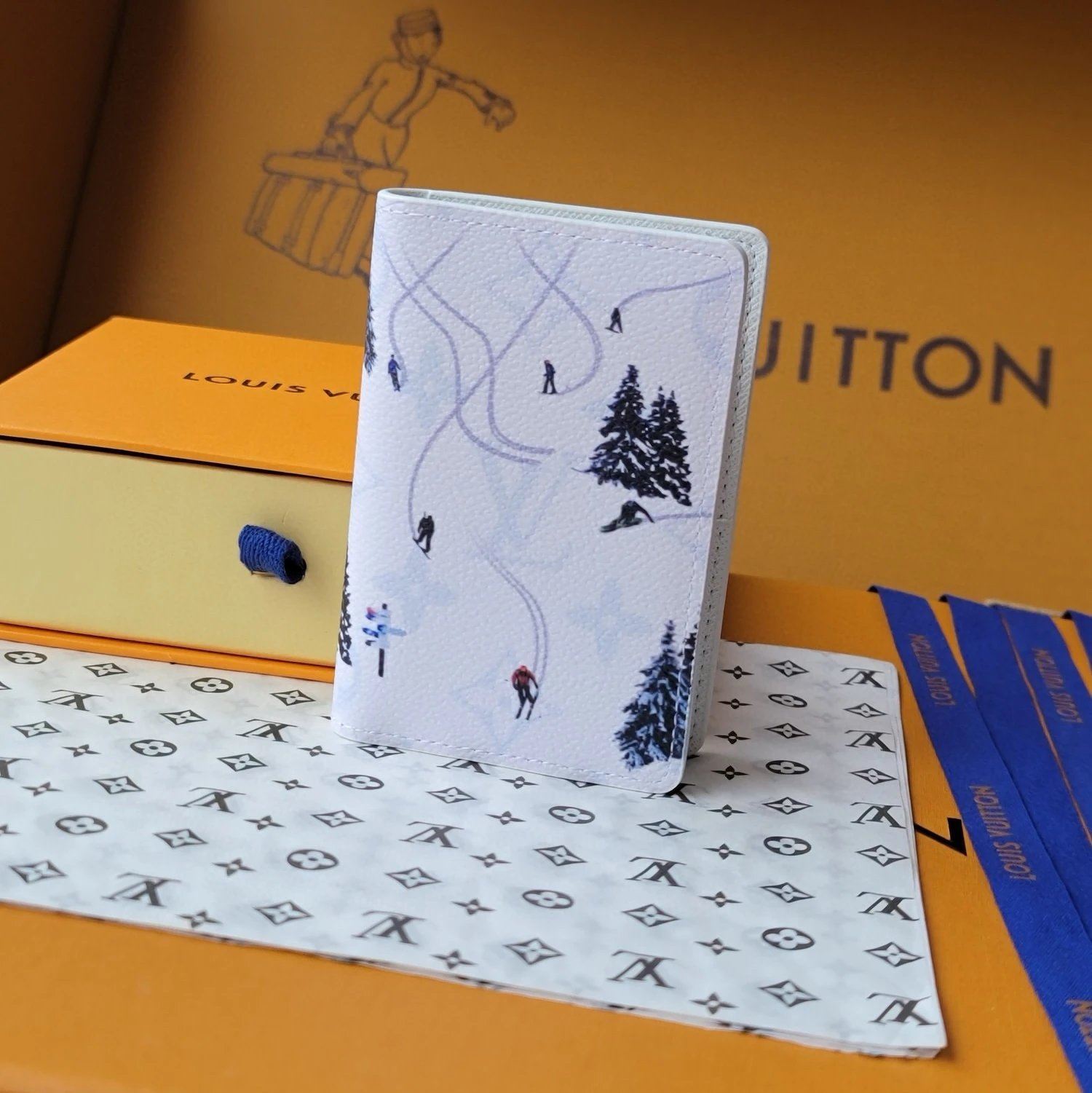 14882 White wallet vertical SKU image