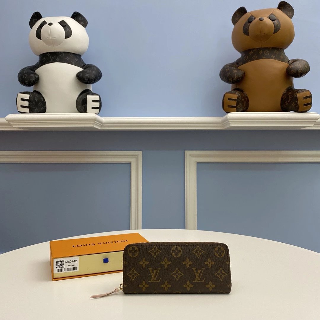 Louis Vuitton Monogram Zipped Wallet