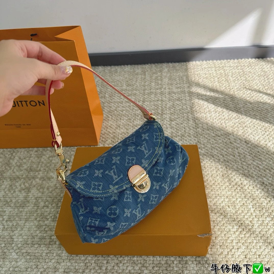 Louis Vuitton Blue M