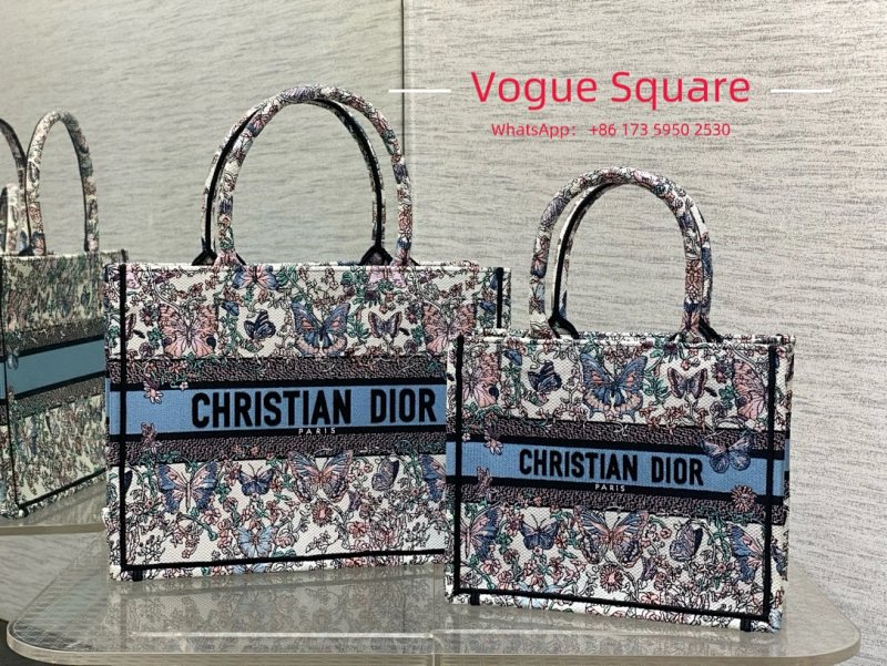 D Tote Size 36 18 28cm Size 26 8 22cm