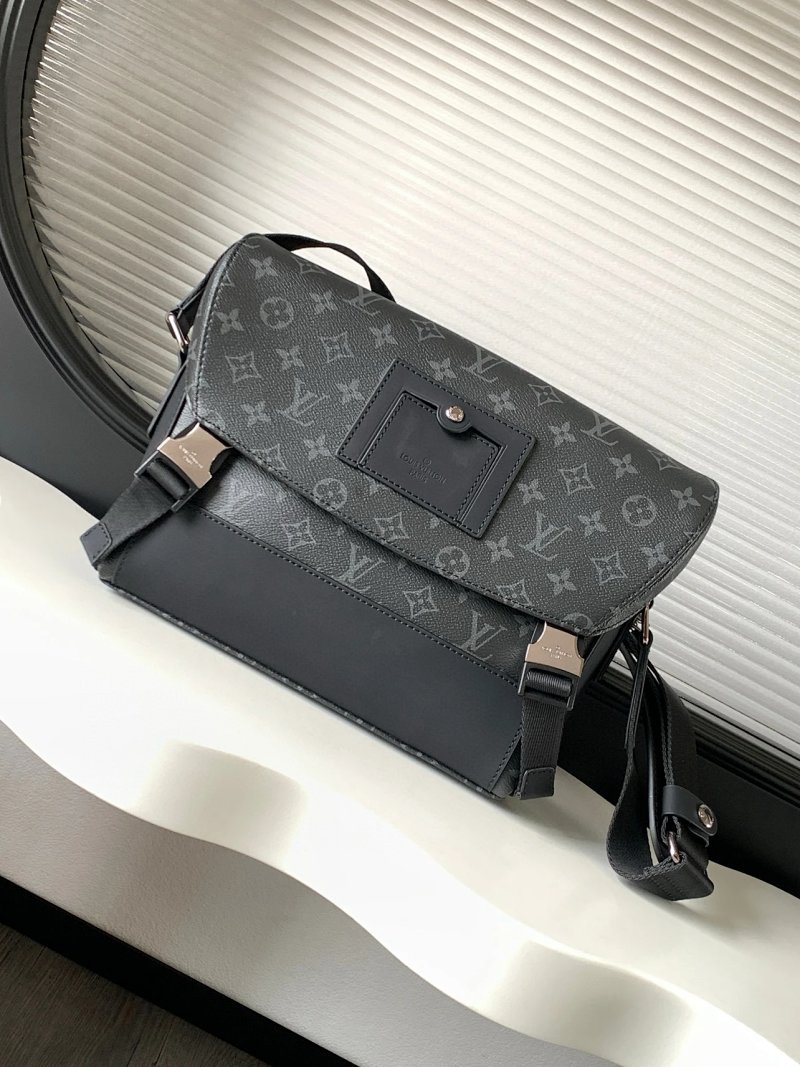 Louis Vuitton crossbody bag
