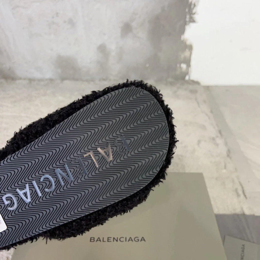 Balenciaga Slippers Embroidered Logo Teddy image 10