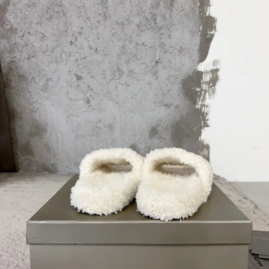 Balenciaga Slippers Embroidered Logo Teddy image 15