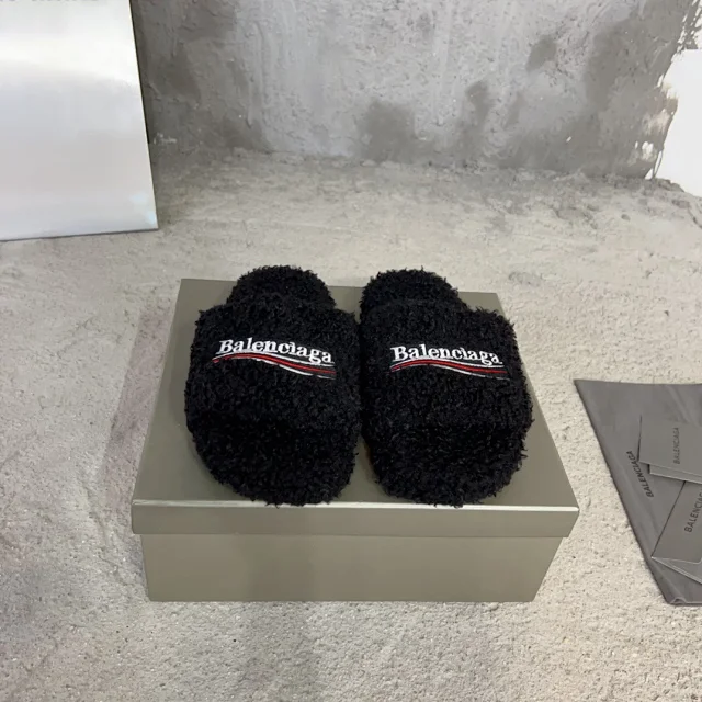 Balenciaga Slippers Embroidered Logo Teddy product detail image 2