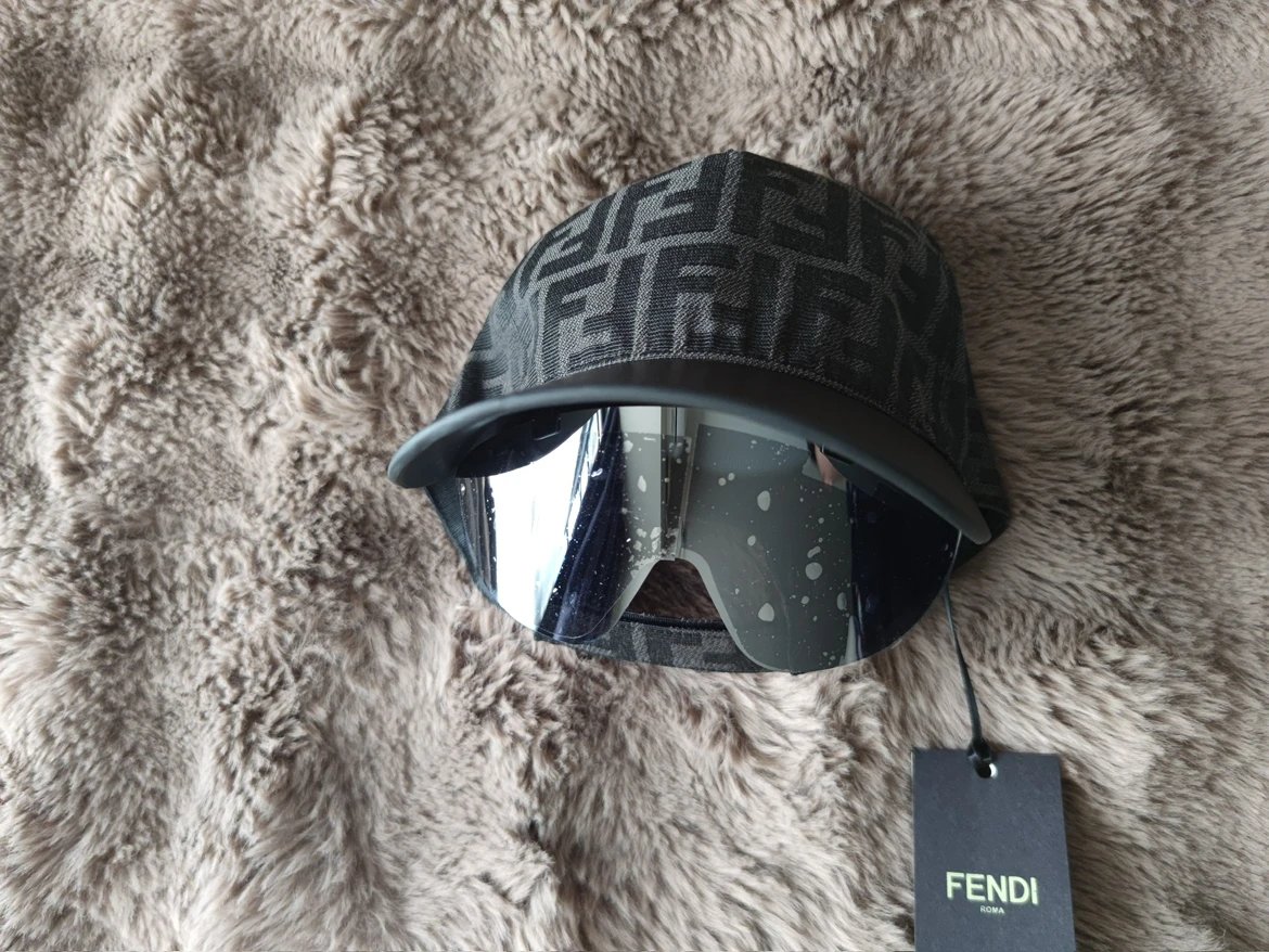 [Special Offer] FD New Duck Tongue Hat with Goggles Set