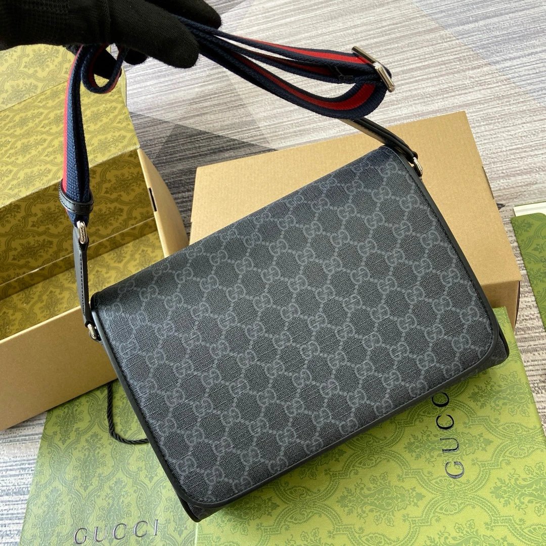 Gucci GG Supreme Shoulder Bag