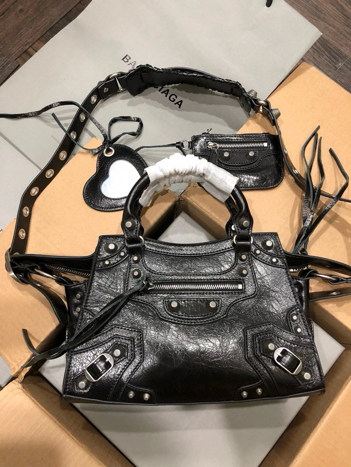 Paris 2024 new crossbody bag motorcycle bag with high-end feel, large capacity handheld single shoulder tote