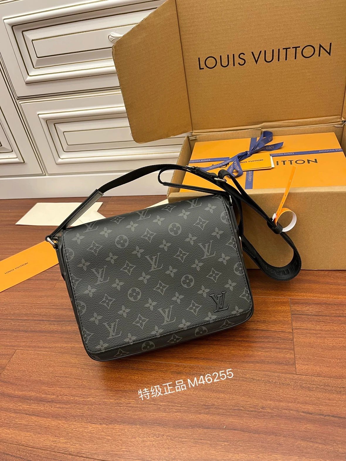 Louis Vuitton M46255 Crossbody