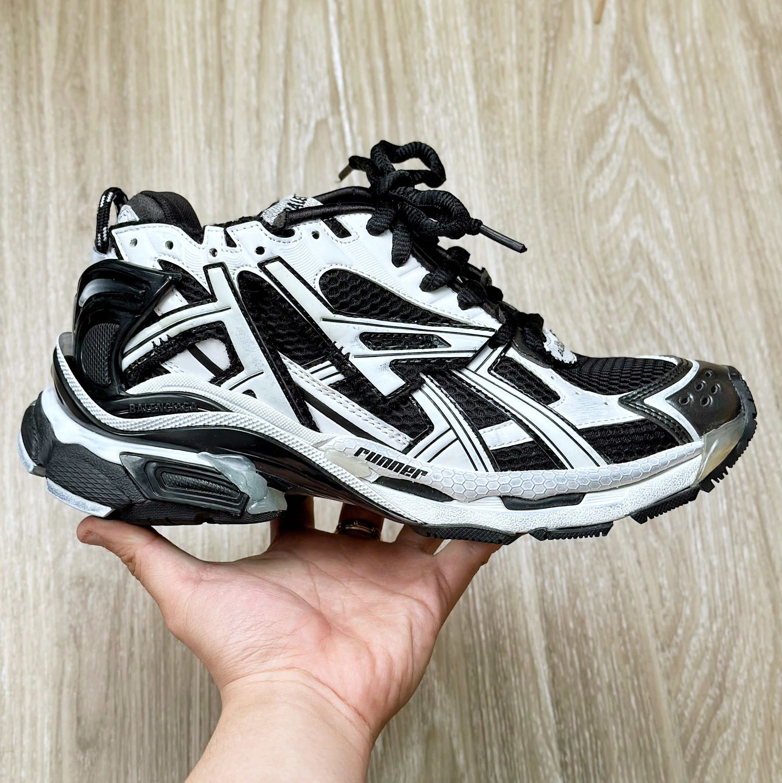 RUNNER WHITE/BLACK 9010