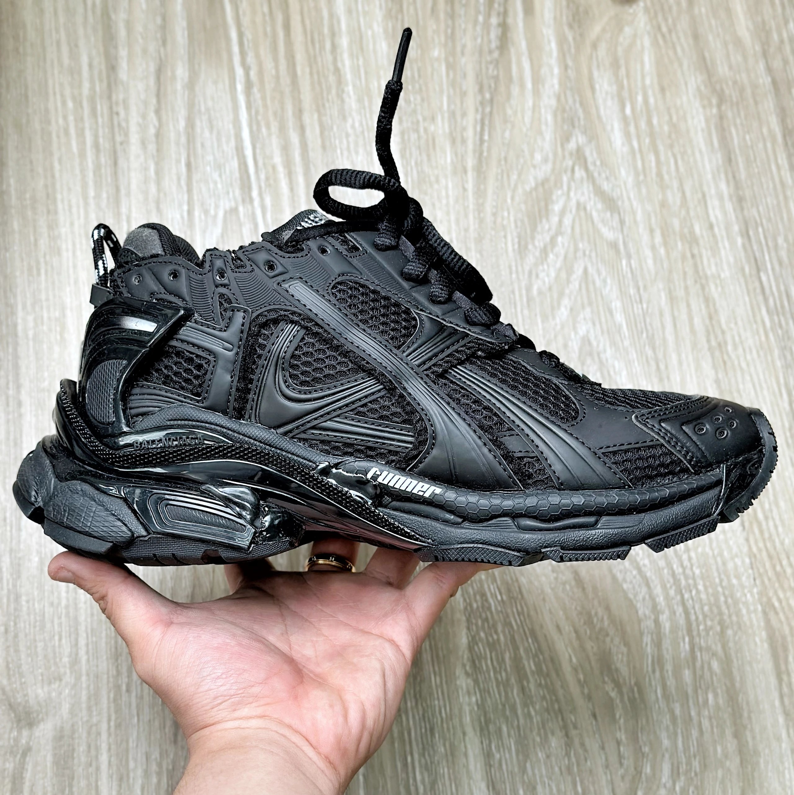 RUNNER BLACK MATT 1000