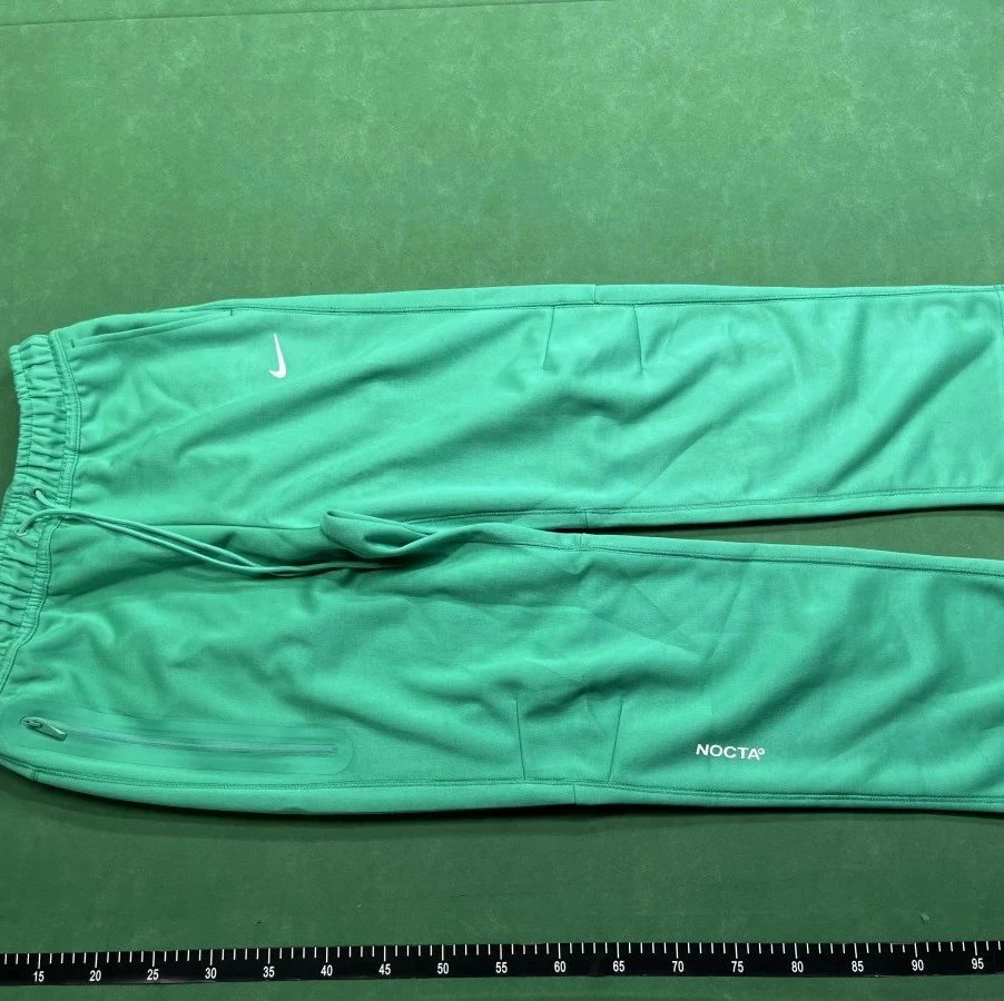 green pant