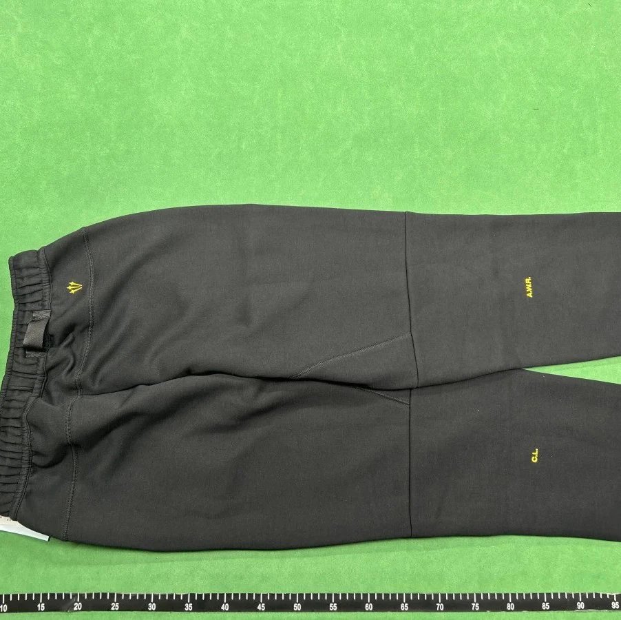 black pant