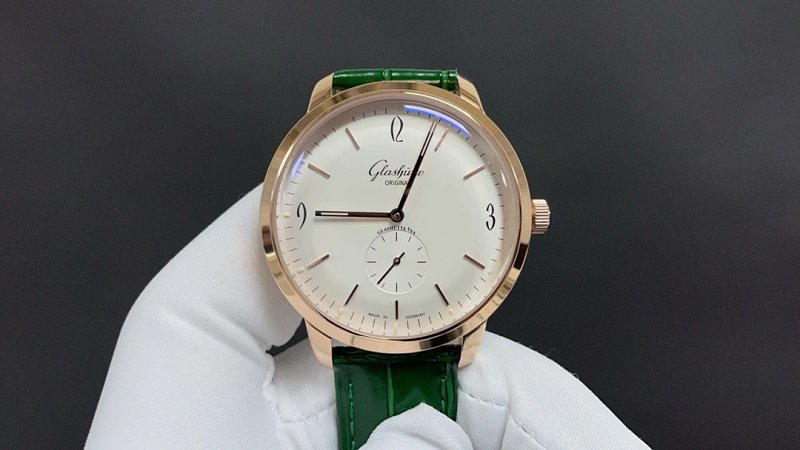 Watch from Three-legged