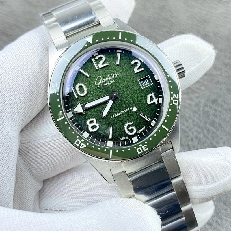 Watch from Three-legged