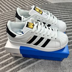 Cashback offer featuring a reputable old factory XP version, soft blue sole, originally Tmall-supplied with rave reviews, distinguished from knockoffs — ADIDAS Originals Superstar Shell Toe White/Gold