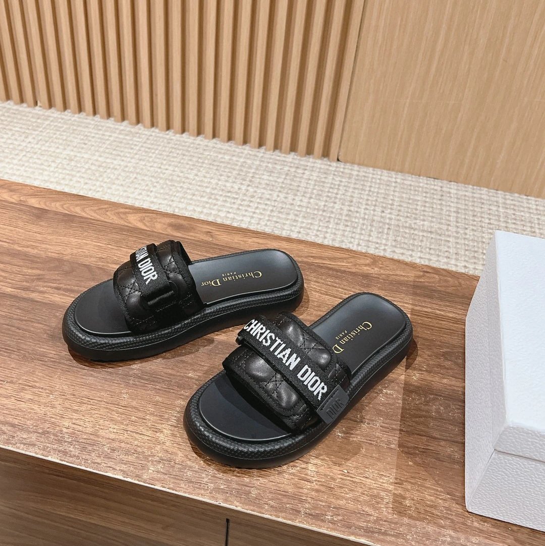Dior Slides — Black and white embroidery colorway — USFans Spreadsheet photo