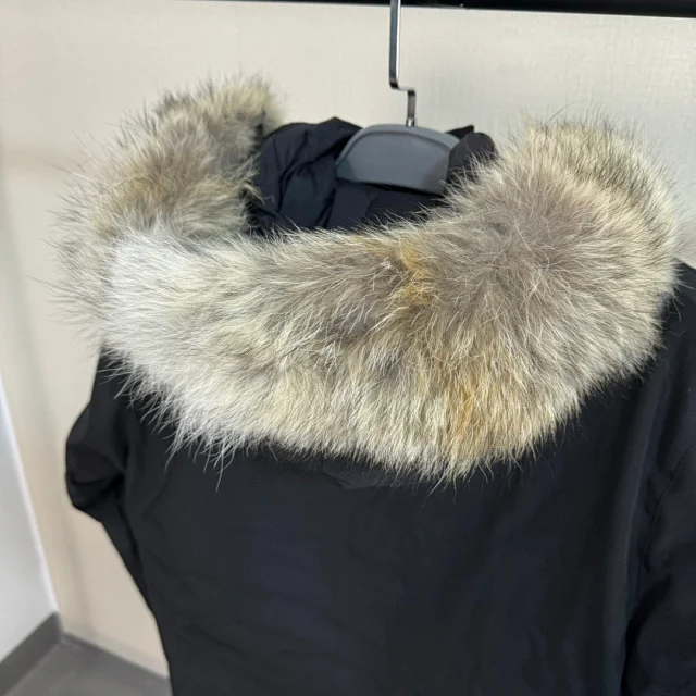 Canada Goose Down Jackets Expedition Parka with Fur-Trim Hood product detail image 5
