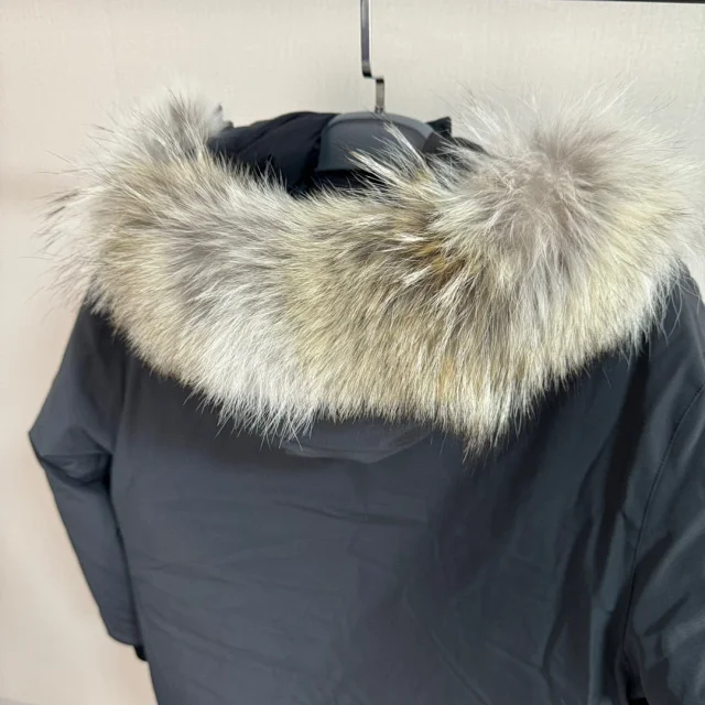 Canada Goose Down Jackets Expedition Parka with Fur-Trim Hood product detail image 23