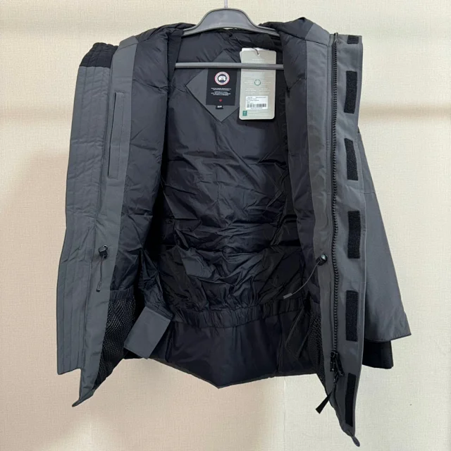 Canada Goose Down Jackets Expedition Parka with Fur-Trim Hood product detail image 24