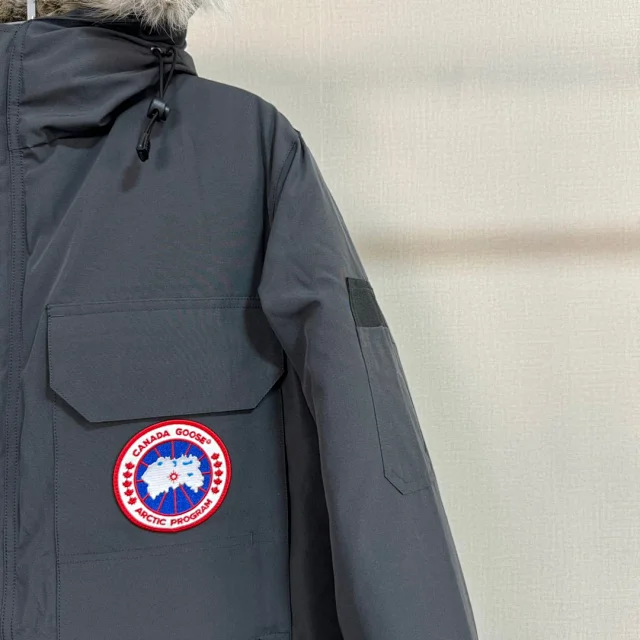 Canada Goose Down Jackets Expedition Parka with Fur-Trim Hood product detail image 19