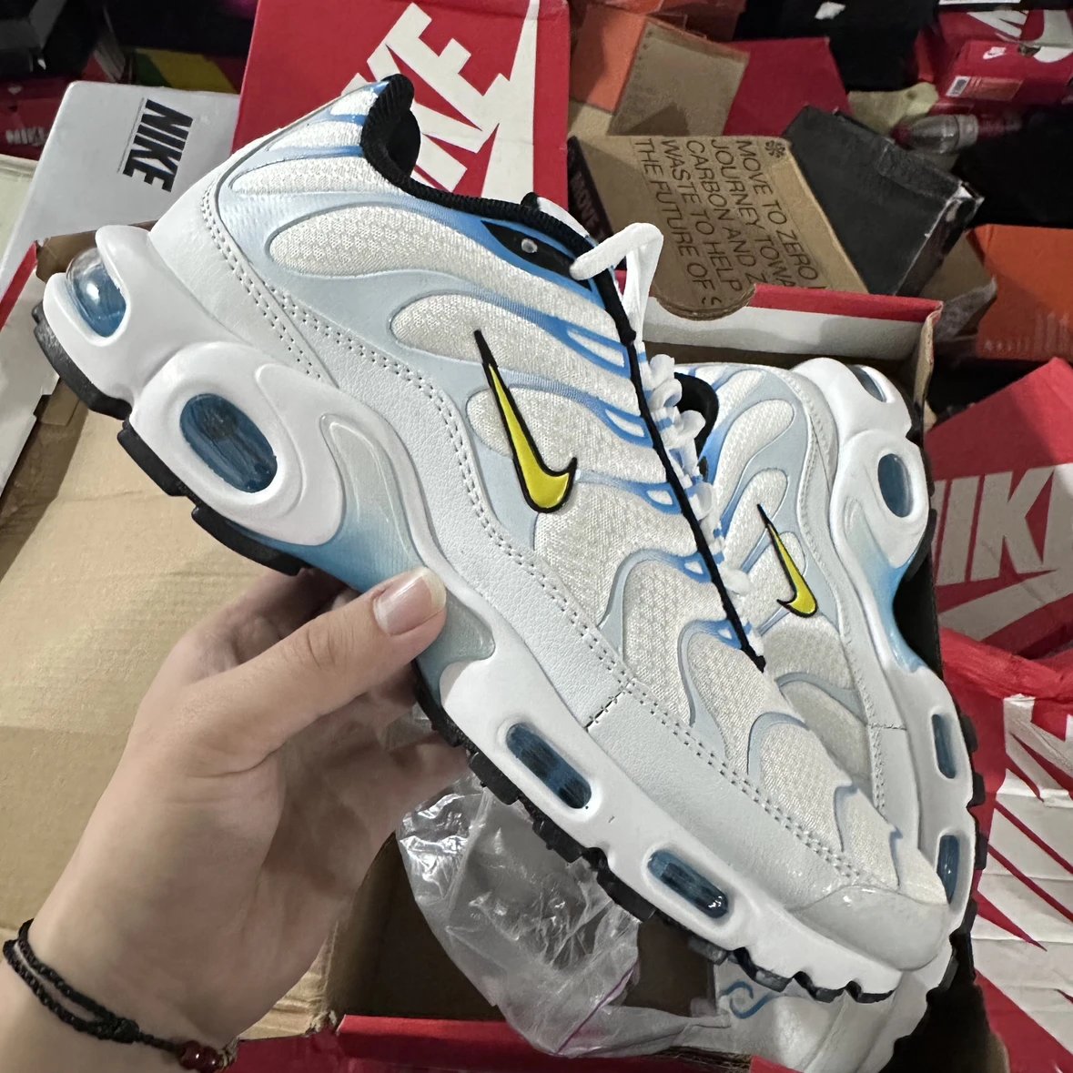 Item Thumbnail for 【遗产福利】Air Max 盲盒款式随机发送 下单不退换，可以选择尺码，颜色随机发送！