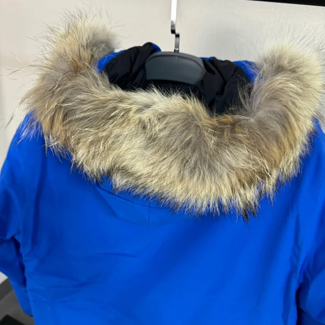 Canada Goose Down Jackets Expedition Parka with Fur-Trim Hood product detail image 14