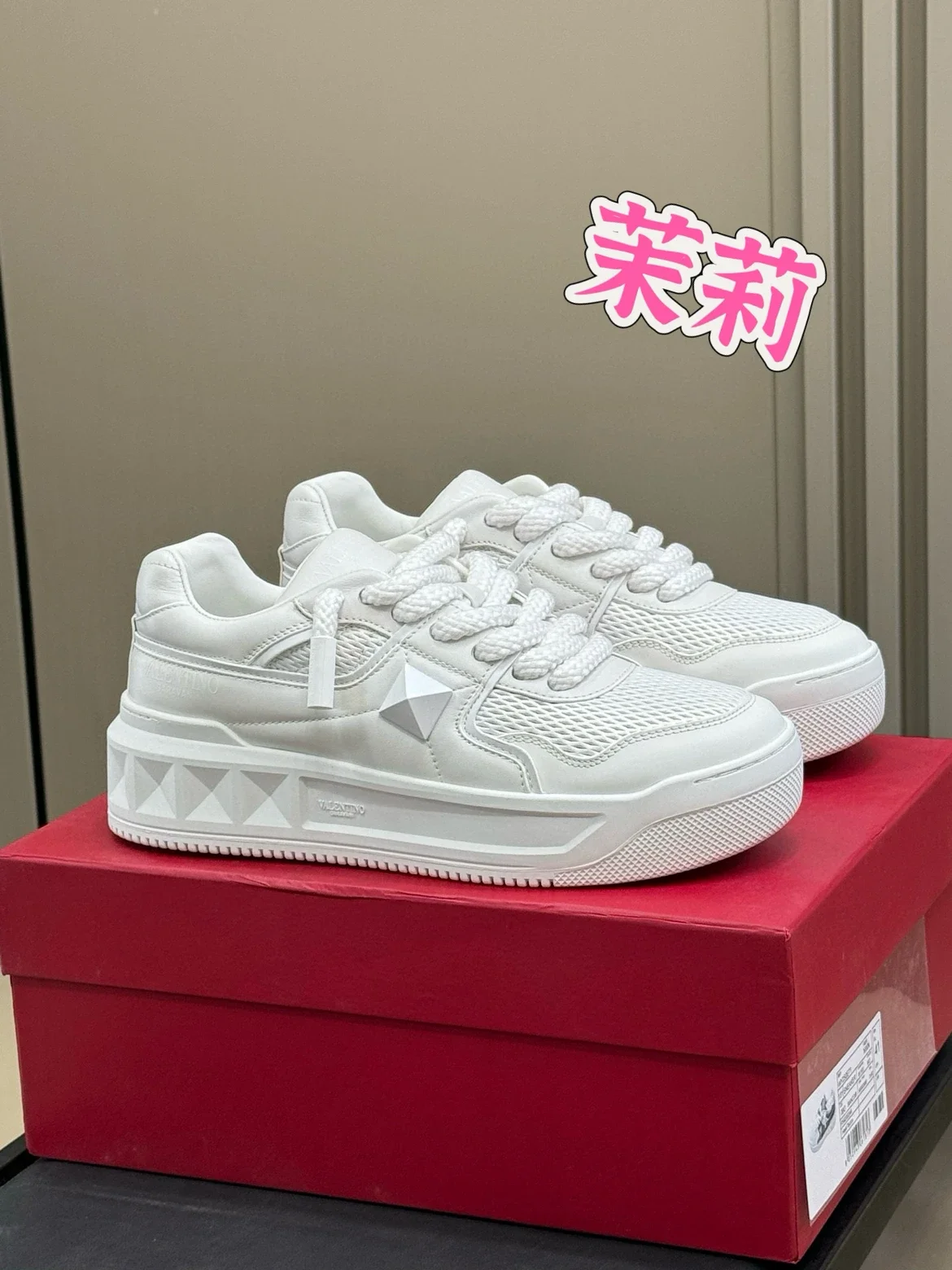 Valentino Trainers con Correa
