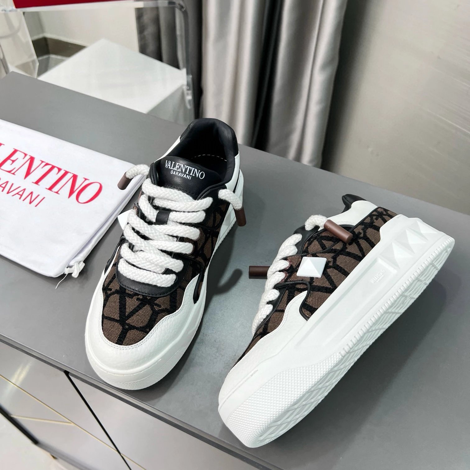 Valentino Trainers with Strap ( 15 + styles) foto 6
