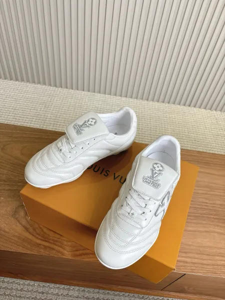 Louis Vuitton Trainer Pink Suede Sneakers - 17