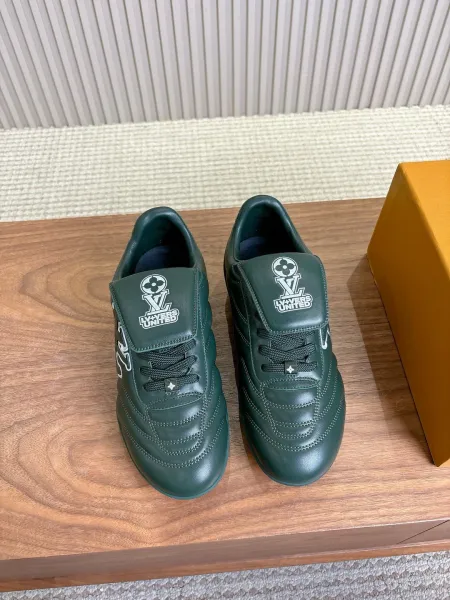 Louis Vuitton Trainer Pink Suede Sneakers - 30