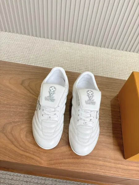 Louis Vuitton Trainer Pink Suede Sneakers - 16