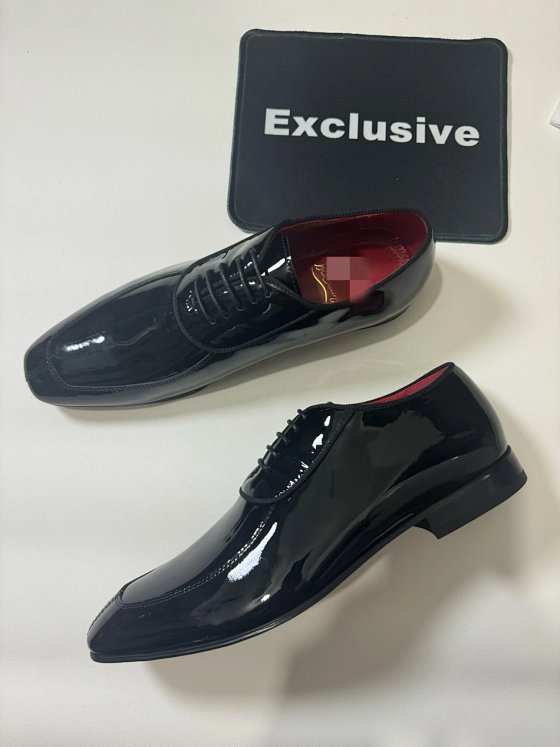 Small leather shoes