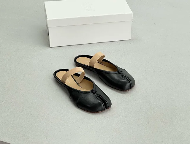 Maison Margiela Leather Shoes Tabi split-toe ballet flats product detail image 37
