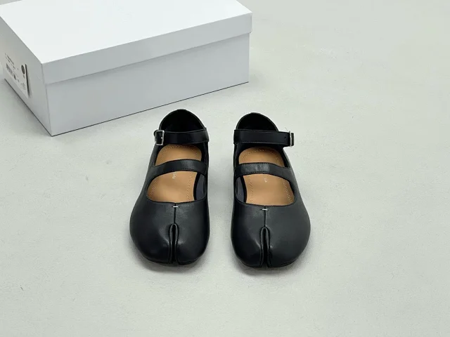 Maison Margiela Leather Shoes Tabi split-toe ballet flats product detail image 82
