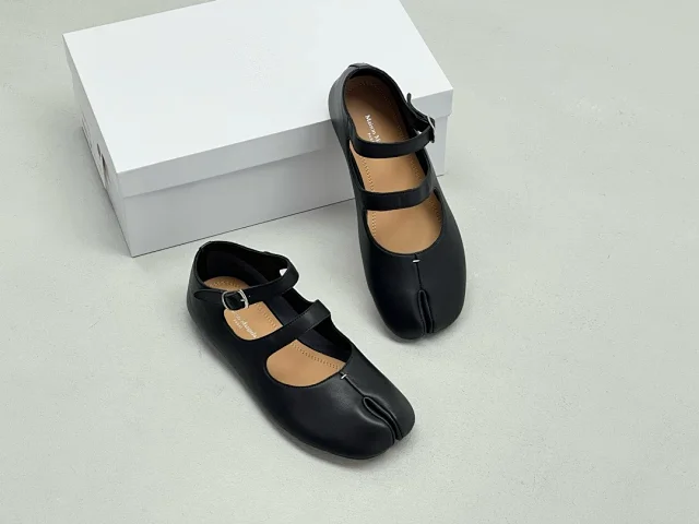 Maison Margiela Leather Shoes Tabi split-toe ballet flats product detail image 85