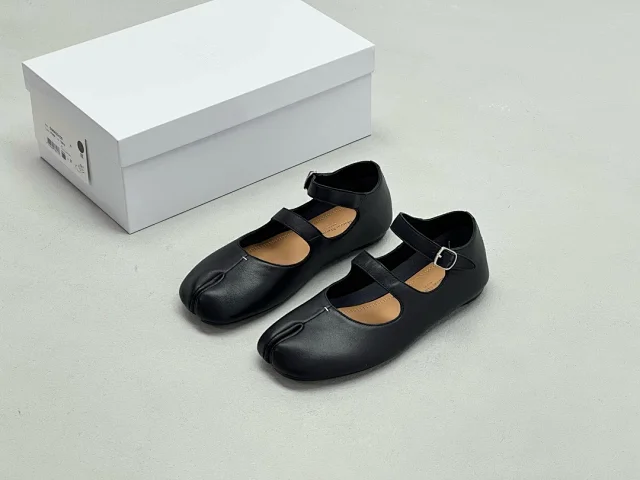 Maison Margiela Leather Shoes Tabi split-toe ballet flats product detail image 83