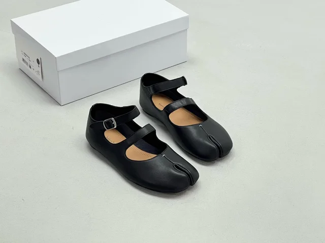 Maison Margiela Leather Shoes Tabi split-toe ballet flats product detail image 84