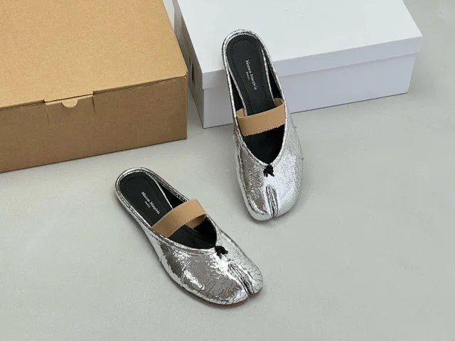 Maison Margiela Leather Shoes Tabi split-toe ballet flats product detail image 95