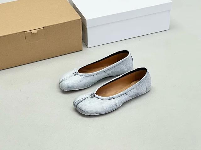 Maison Margiela Leather Shoes Tabi split-toe ballet flats product detail image 13