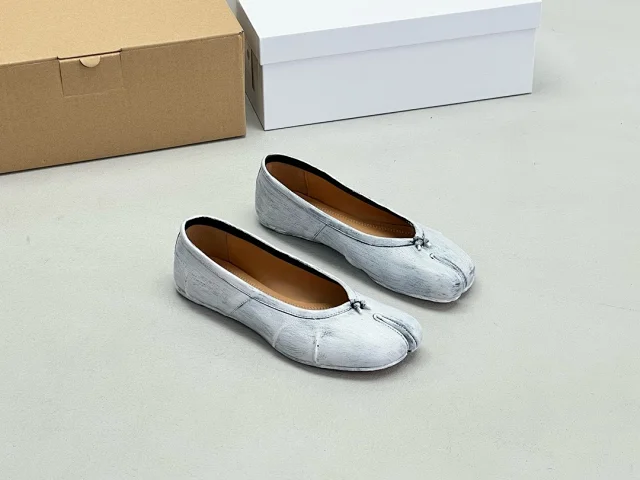 Maison Margiela Leather Shoes Tabi split-toe ballet flats product detail image 14