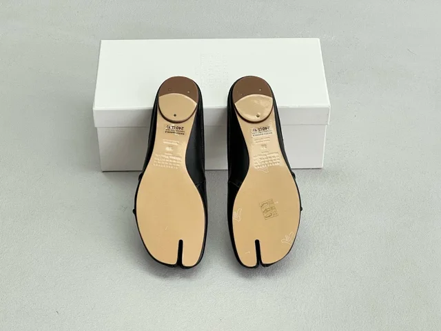 Maison Margiela Leather Shoes Tabi split-toe ballet flats product detail image 40
